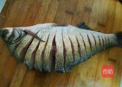 清蒸孔雀开屏鱼的做法图解2