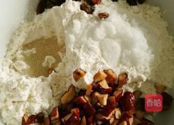 葡萄干红枣发糕的做法图解1