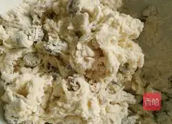 Illustration of how to make raisin and red date cake 2