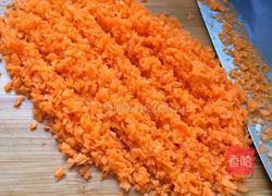 猪肉木耳胡萝卜水饺的做法图解3