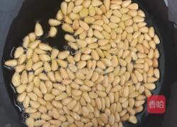 松子熏肠玉米的做法图解2