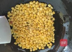 松子熏肠玉米的做法图解3