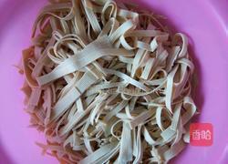 凉拌豆腐丝的做法图解1