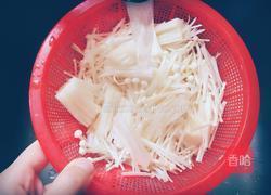 金针菇木耳肉片汤的做法图解6