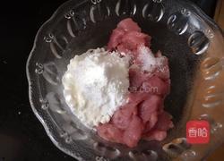 金针菇木耳肉片汤的做法图解5