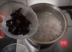 金针菇木耳肉片汤的做法图解8