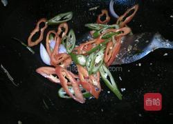 辣椒酸豆角炒猪生肠的做法图解5