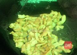 莴笋红椒炒肉片的做法图解5