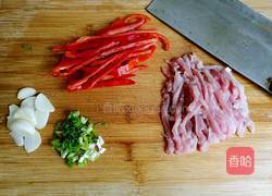 茭白炒肉丝的做法图解2