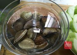 丝瓜蛤蜊汤的做法图解1