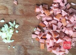 烤肠炒四季豆的做法图解2