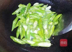 杭椒炒顺风的做法图解5