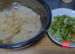 青椒土豆片的做法图解1