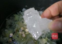 百合银耳莲子汤的做法图解3