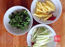 【白萝卜丝鲫鱼汤】的做法图解2