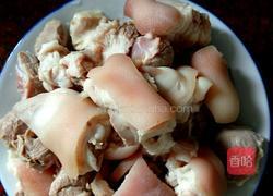 蒜香辣猪蹄的做法图解2