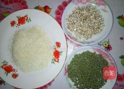 绿豆薏米粥的做法图解1