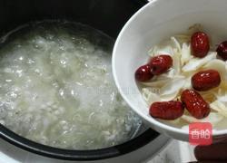 百合银耳羹的做法图解4