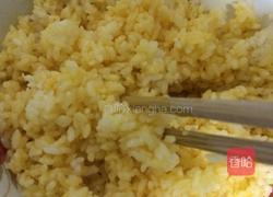 黄金蛋炒饭的做法图解2