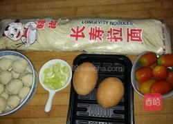鱼丸鸡蛋长寿面的做法图解1