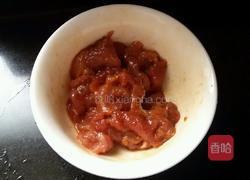 黑木耳炒肉片的做法图解2