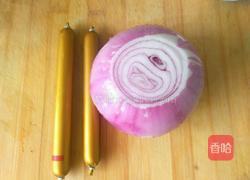 洋葱炒火腿肠的做法图解1