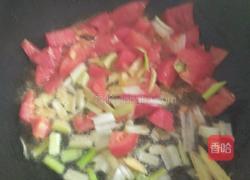 番茄炒面条的做法图解2