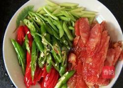 双椒腊肠的做法图解2