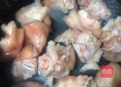 石斛炖猪脚的做法图解1