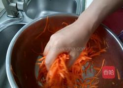 胡萝卜凉拌粉丝的做法图解2