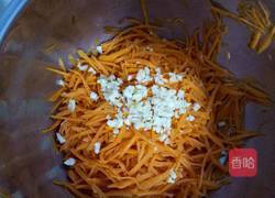 胡萝卜凉拌粉丝的做法图解3