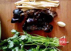 凉拌木耳腐竹的做法图解1