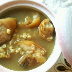 荷叶薏米猪蹄汤的做法[图]