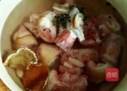 荷叶薏米猪蹄汤的做法图解2