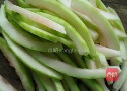 番茄炒西瓜皮的做法图解1