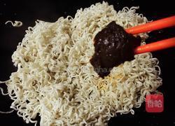 火腿鸡蛋炒面的做法图解6