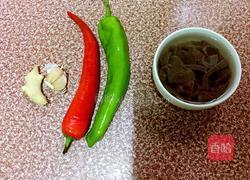 双椒炒猪肝的做法图解1