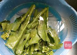 五花肉炒芥兰的做法图解1