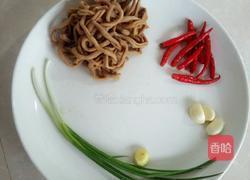 爆炒麻辣鸭肠的做法图解1