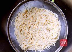 海鲜意面的做法图解1