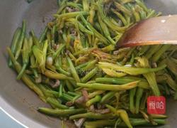 黄花菜炒肉的做法图解5