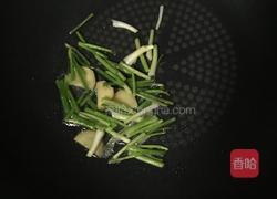 葱姜炒花蛤的做法图解2