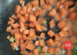 胡萝卜炒火腿的做法图解2