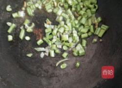 豆角炒面条的做法图解2
