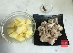 红烧土豆鸡翅根的做法图解2