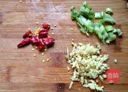 豌豆炒香肠的做法图解5