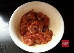 秋葵炒肉片的做法图解2