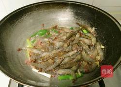 姜葱炒基围虾的做法图解3