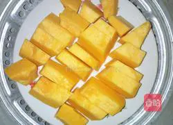 Illustration of how to make flower-shaped pumpkin cake 2