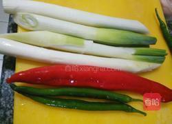 双椒大葱炒鱿鱼的做法图解2